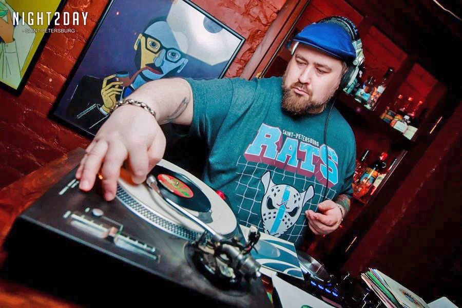 DJ Row-man — за пультом